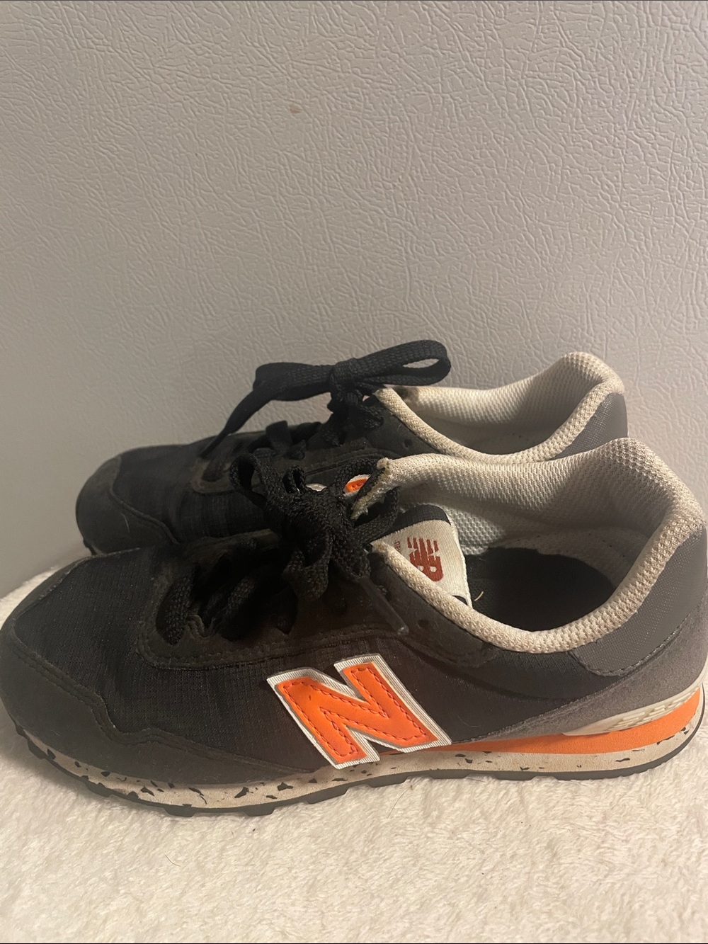 New Balance 515 boys 2.5 sneakers gray blue white orange with paint splatter.
